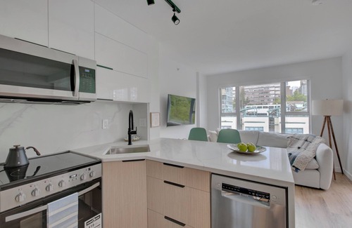Downtown Vancouver Apartment | Verde on Beach 💚 | Nature- inspired Studio in Downtown