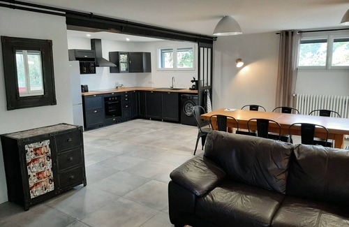 Chatel-Guyon Apartment | Very large space with industrial feel
