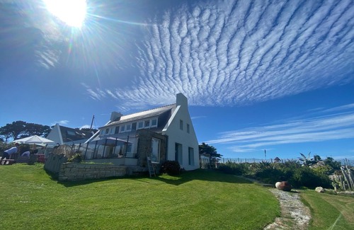 Landeda Villa | very quiet Mansion with 280° seaview + privat access to the sea + big garden