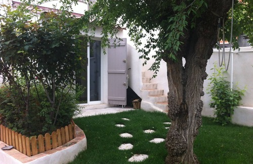 Saint-Mitre Apartment | Very quiet studio in the Heights Marseilles, 20 minutes from the City Centre