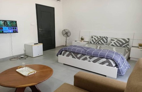 Thies Bed & Breakfast | Very spacious room with double bed, private bathroom and balcony
