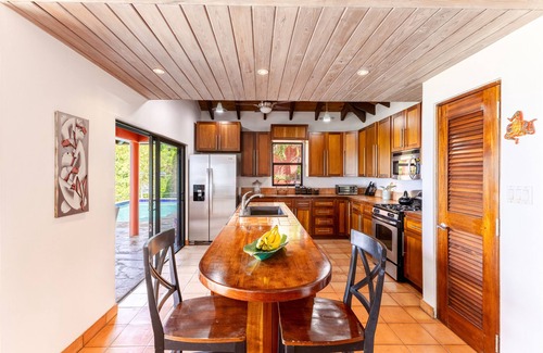 Great Mountain Villa | Paradiso Ocean View. A perfect getaway.n10 mins drive to Smugglers Cove Beach.