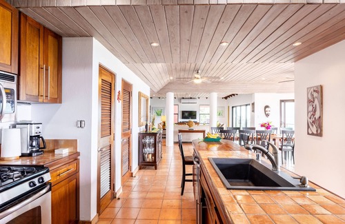 Great Mountain Villa | Paradiso Ocean View. A perfect getaway.n10 mins drive to Smugglers Cove Beach.