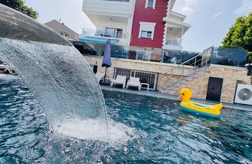 Kadriye Villa | VİLLA KİNG With Heated Pool 6-bedroom and 4-bathroom Luxury Villa+suıt rooms