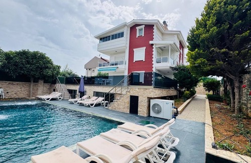 Kadriye Villa | VİLLA KİNG With Heated Pool 6-bedroom and 4-bathroom Luxury Villa+suıt rooms