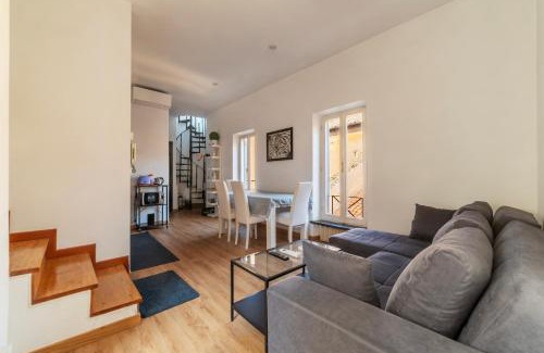 Rione IX Pigna Apartment | Via del Piè di Marmo Private Apartment