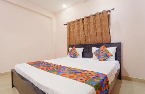 Vadapalani Hotel | Via Earth- Nr Vadapalani Murugan Temple, Vadapalani