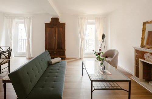 Rione IV Campo Marzio Apartment | Via Francesco Crispi Private Apartment