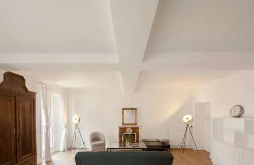 Rione IV Campo Marzio Apartment | Via Francesco Crispi Private Apartment