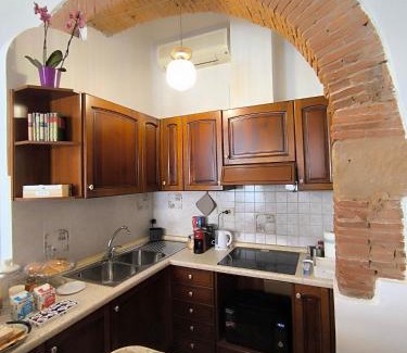 Campiglia Marittima Apartment | Via Pellettier 12