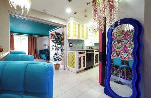 Palm Beach Gardens House | Vibrant Oasis in Downtown Palm Beach Gardens