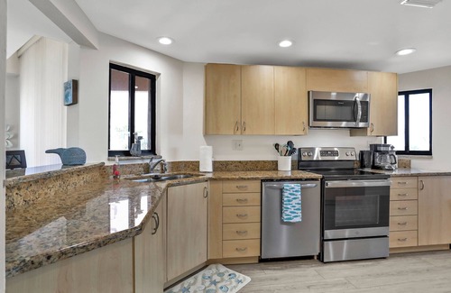 Sand Key Condo | Vibrant, ocean-view condo with hot tub, tennis court, pool, W/D, balcony & grill