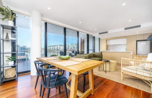 Kingston Apartment | Vibrant Stay with Lakeside Charm in Kingston - Hosted by Canstay