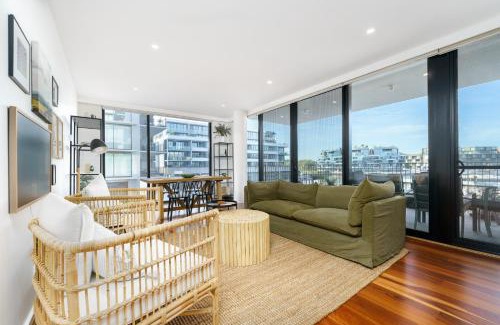 Kingston Apartment | Vibrant Stay with Lakeside Charm in Kingston - Hosted by Canstay