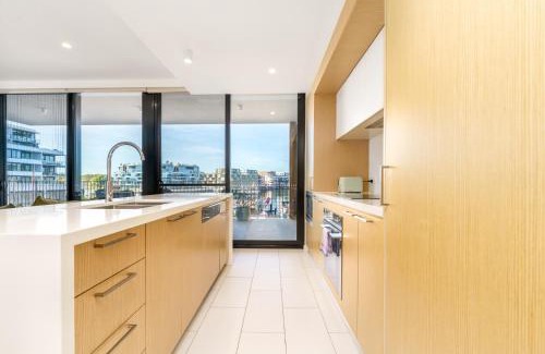 Kingston Apartment | Vibrant Stay with Lakeside Charm in Kingston - Hosted by Canstay