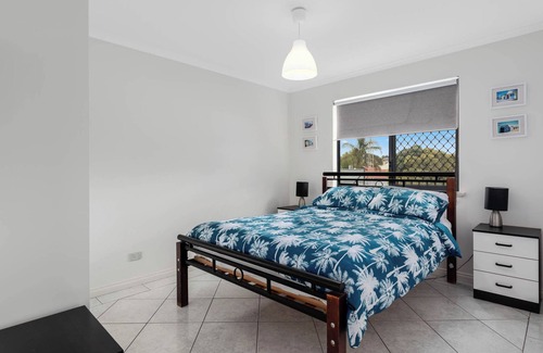 Victor Harbor Cabin | Victor Harbor - Southern Comfort Lodge - WIFI - Smart TV-Sleeps 9