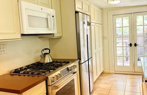Belmont Heights House | Victorian Bungalow: 2 bd + parking + private garden