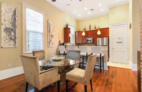 Faubourg Lafayette Apartment | Victorian Central City Apt | Near St Charles Ave