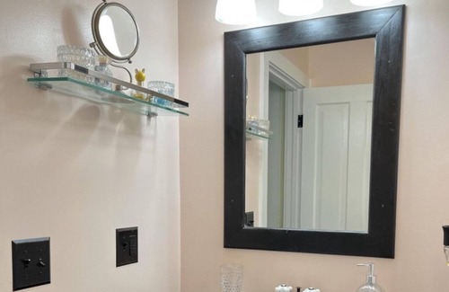 St Ignace House | Victorian charmer just steps from the lake!