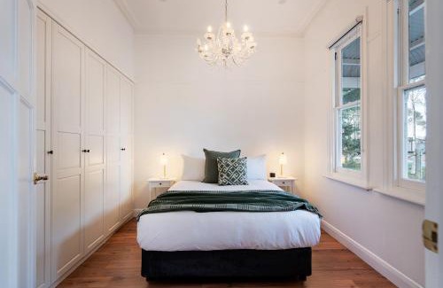 Castlemaine Apartment | Victorian Hilltop Retreat - Firepit & Sunset Views