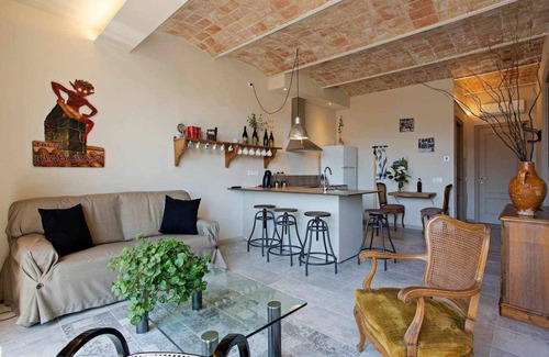 Olot Apartment | Vidrier, flat with access to indoor swimming pool
