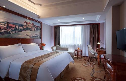Zhenjiang District Hotel | Vienna International Hotel Shaoguan Fengcailou