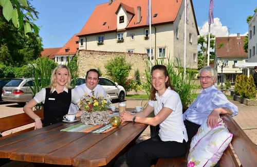 Langenau Apartment | Vierbettzimmer mit Dusche und WC