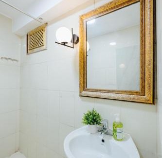 Hang Bai Apartment | VietHOME - 102 Spacious Studio w Kitchen FREE Laundry