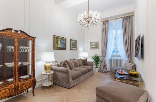 Rione VII Regola Apartment | View of Campo de Fiori