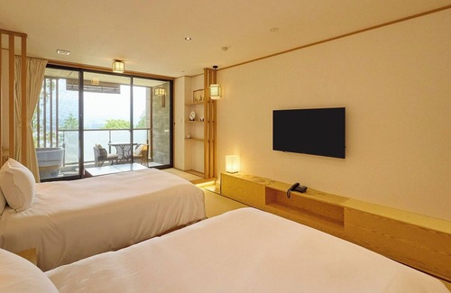 Oishi Hotel | View of Mt Fuji Premium Room Breakfast included/Minamitsuru-gun Yamanashi