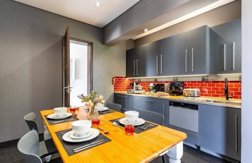 Camps Bay Apartment | View Talay Apt - Panoramic Views & walk to beach