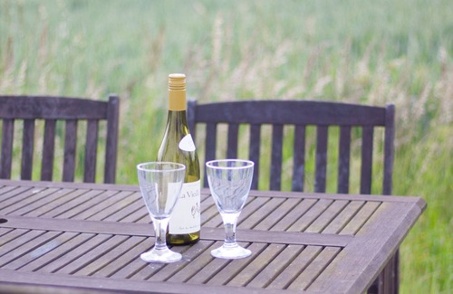 Bramfield Cottage | Views over open farmland ideally situated for exploring the Suffolk coast