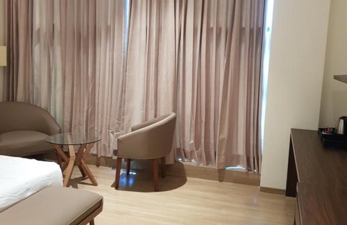 Thane West Hotel | Vihang's Palm Club - Vaccinated Team