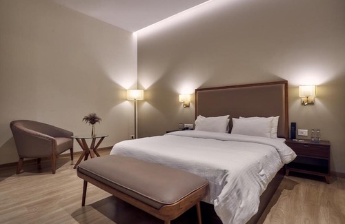 Thane West Hotel | Vihang's Palm Club - Vaccinated Team