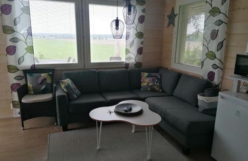 Nivala House | Viihtyisä saunamökki päärakennuksen takana, oma rauha