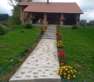 Mladenovac House | VIKENDICA GARAŠKI KUTAK