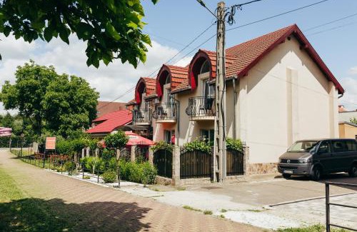 Baile Unu Mai House | Vila Carmen-camere de închiriat 3 stele