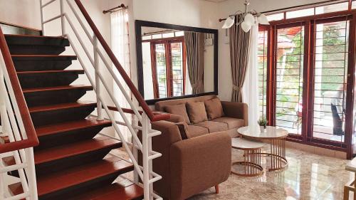Bandung Villa | Vila Keluarga Syariah Mawar#9, Dago Resort, 3BR dengan View Pegunungan dan Fasilitas Premium
