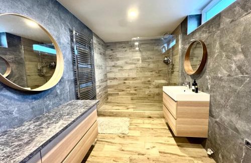 Zbuzany Villa | Vila Sara s bazénem a infrasaunou na kraji Prahy