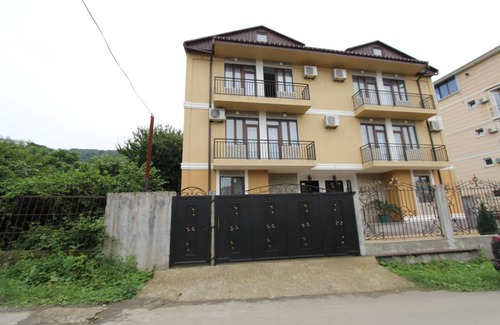 Gonio House | Vila Twins