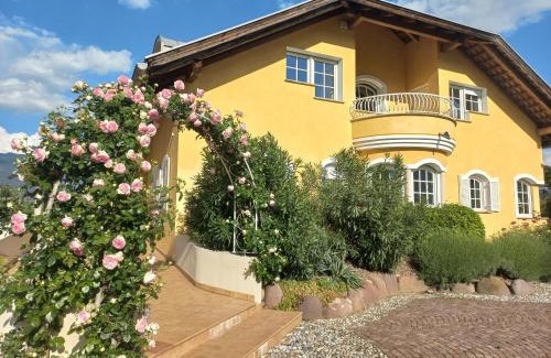 Cornaiano Apartment | Villa Raifer