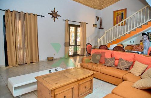 Saly Villa | VILLA à la Résidence Nianing1 avec Piscine et Jardin 1100m2