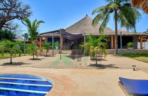 Saly Villa | VILLA à la Résidence Nianing1 avec Piscine et Jardin 1100m2