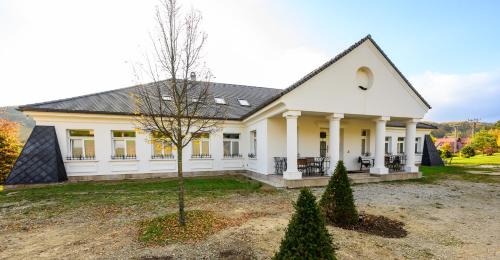 Melcice - Lieskove Apartment | Villa École