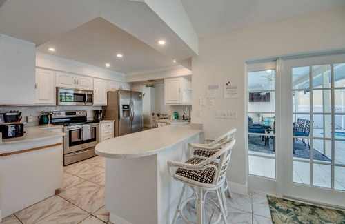 Yacht Club House | Villa 11 Walk to Beach, Pool, Bikes, Kayaks, Direct Gulf Access, 154 Reviews.