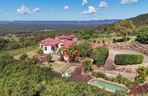 Mount View Villa | Villa 5 @ Bimbadeen Estate - Spa studio for 2 - Enjoy the best views in the valley