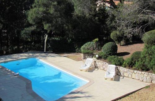 La Bouverie Villa | villa 8 pers, climatisée, piscine chauffée, un havre de paix sous les pins parasols