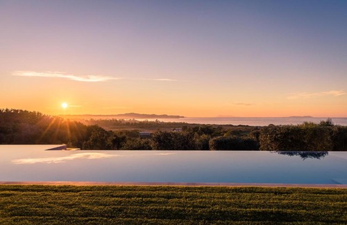 Almiros Beach Villa | Villa Acropolitana by PosarelliVillas