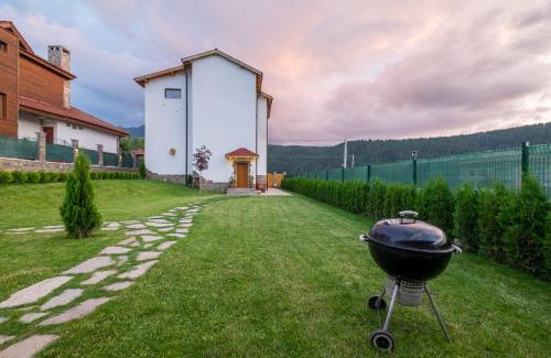 Samokov Apartment | Villa ADELHEIDE - Spa, BBQ & Jacuzzi