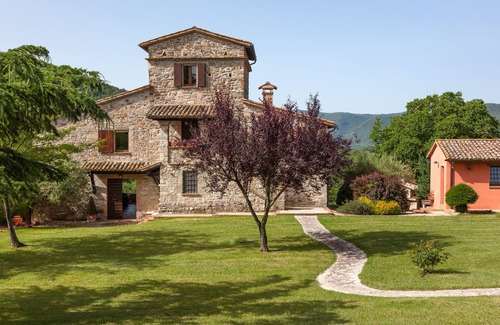 Acqua Loreto Villa | VILLA ALTEA. Large groups, family friendly, large park and jet stream pool